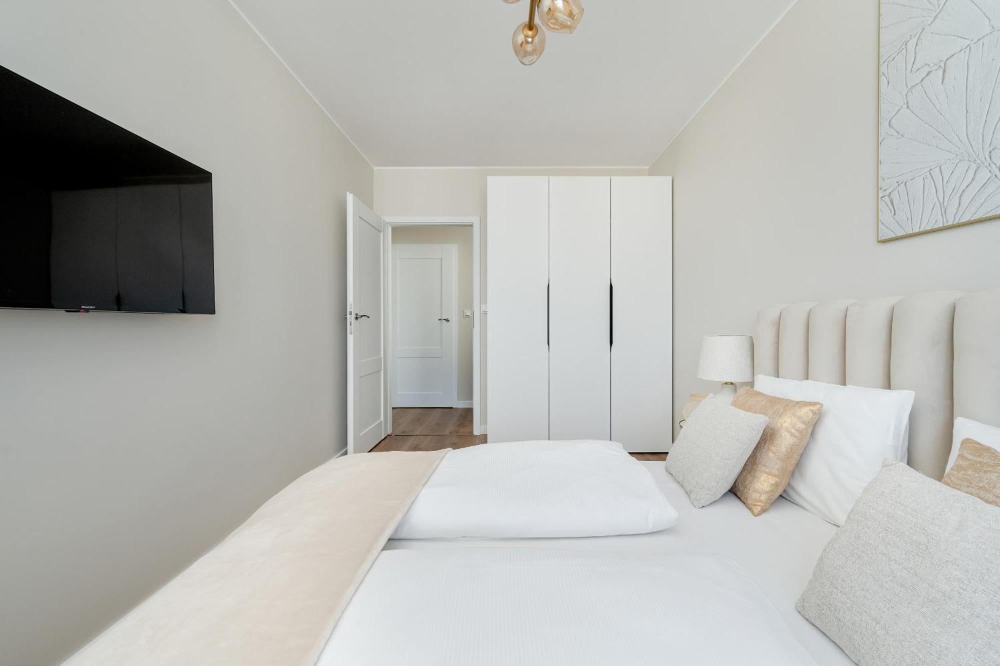 Piekny Apartament Wichrowa - 2 Sypialnie Free Garage Wroclaw By Noclegi Renters Bagian luar foto